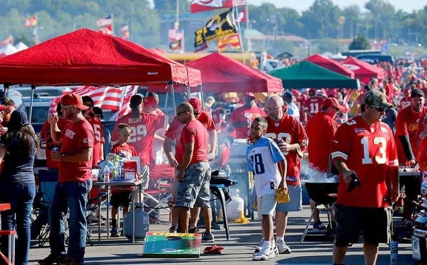 Tailgating etiquette and shared spaces