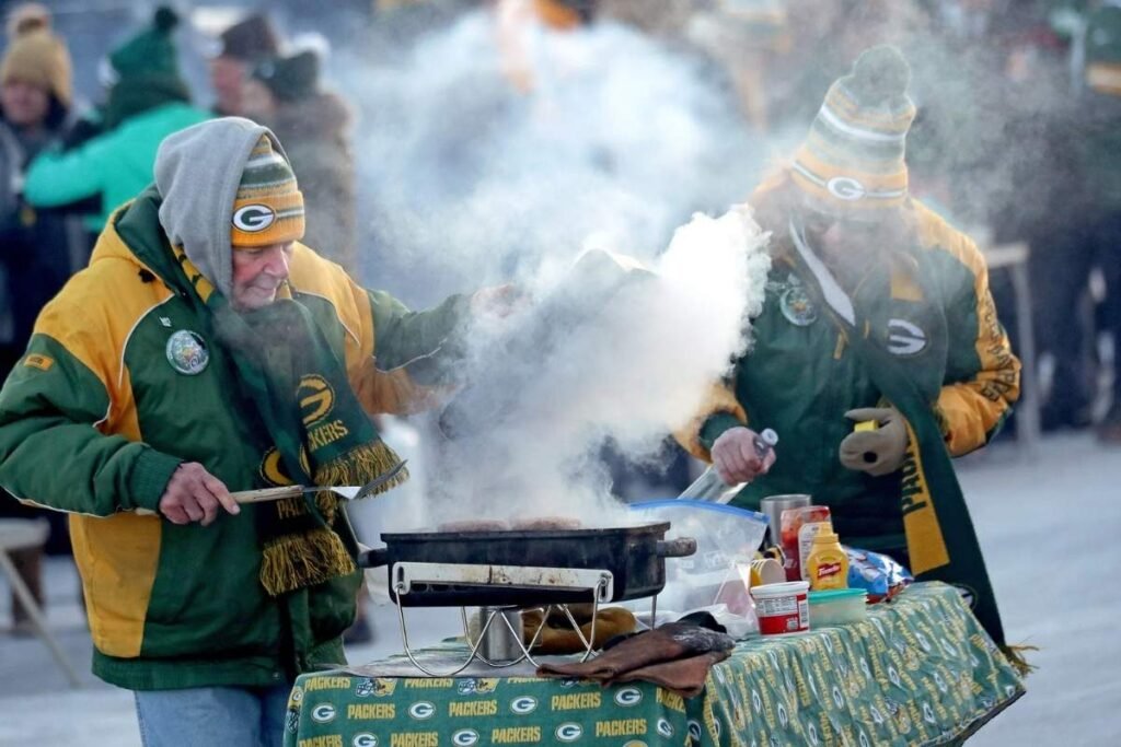 10 Bizarre Tailgating Traditions Only Americans Understand (The Buffalo Bills one is WILD) 4 packers grilling in the snow