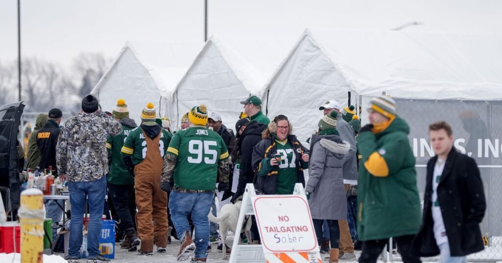 Tailgating at Lambeau Field: The Ultimate 2025 Green Bay Stadium Pre-Game Experience Guide 14 hacks to beat the chill at lambeau field